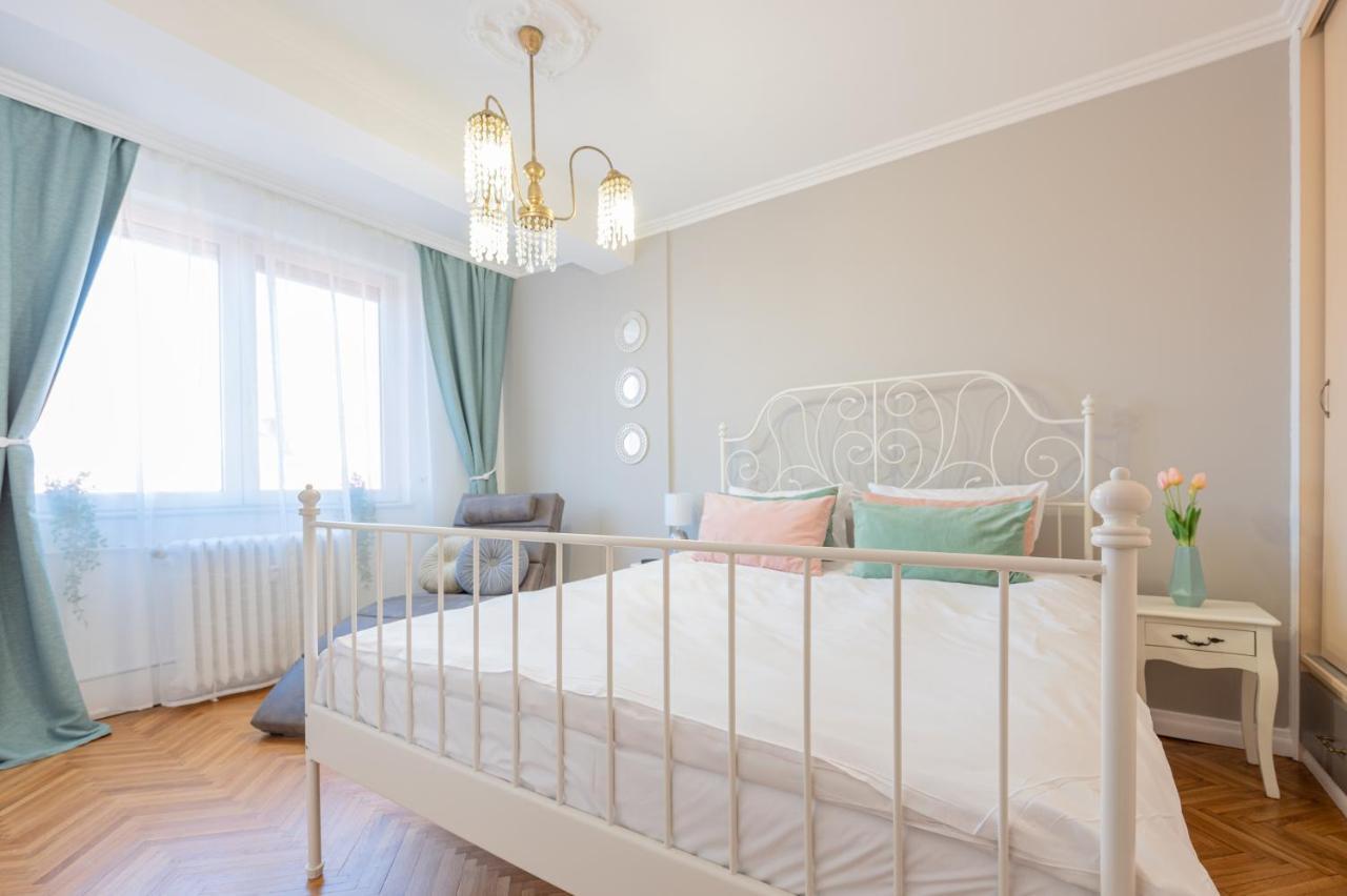 Appartement Haga Flat à Oradea Extérieur photo