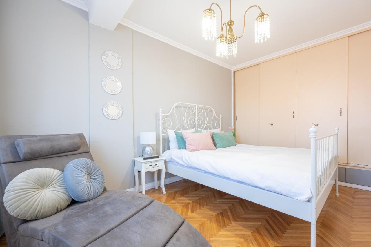 Appartement Haga Flat à Oradea Extérieur photo