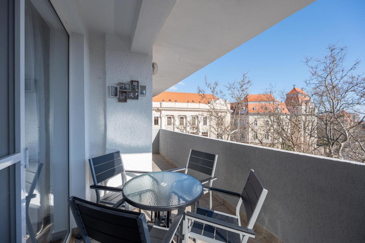 Appartement Haga Flat à Oradea Extérieur photo